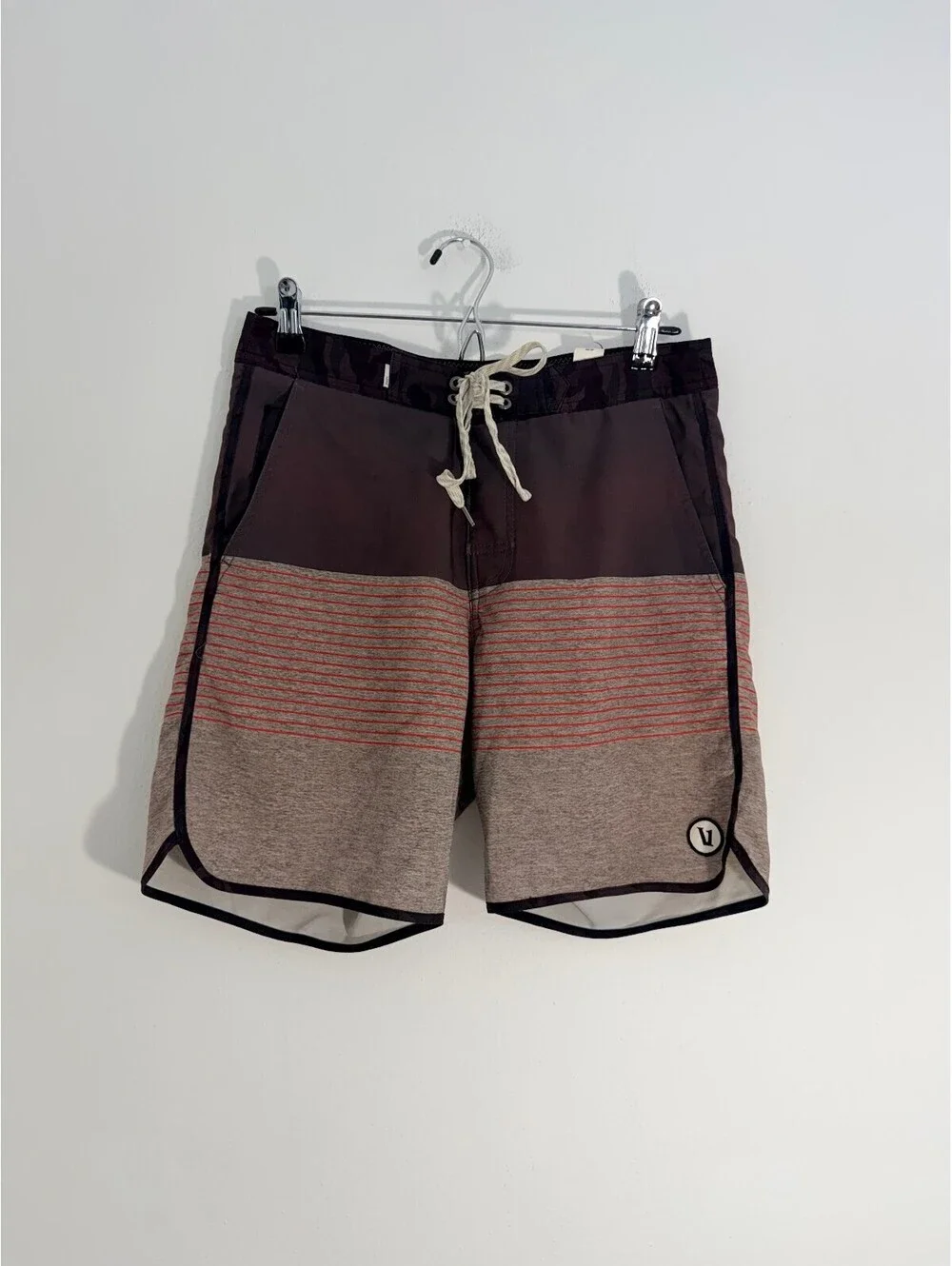 Vuori Boardshorts Men's Size 28 Brown Stripe 4-Way Stretch Hybrid Shorts